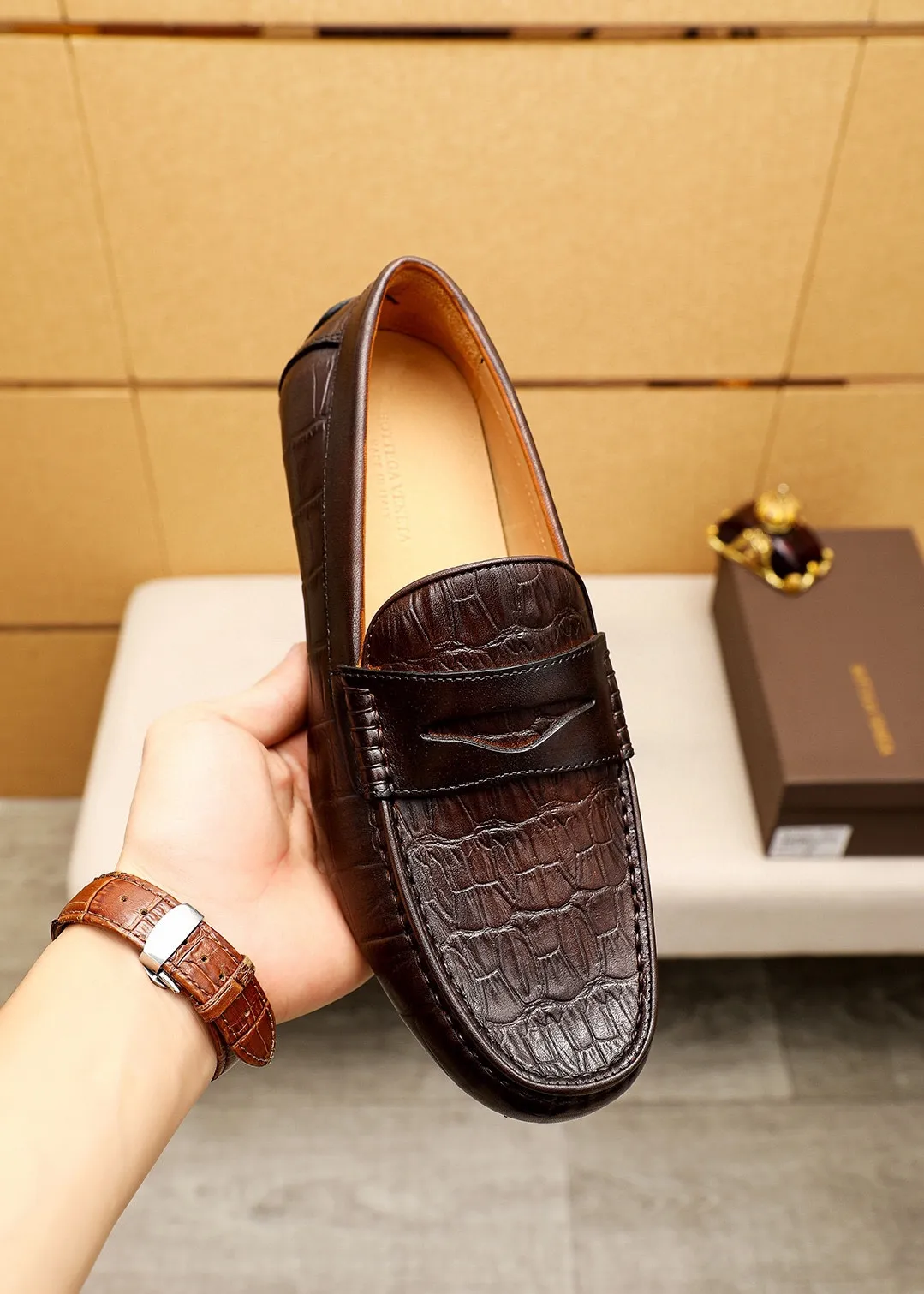 Men's Men's Shoes 💰: 420 💐BV Men's Slip-on Shoes® [BOTTEGA VENETA] Official website counter new model, one-to-one mold opening ⚠Italian calfskin embossed ➕Cow 🐂 leather lining. Driving slip-ons, available at counters, sizes 39-44 (38.45🉑️customized)